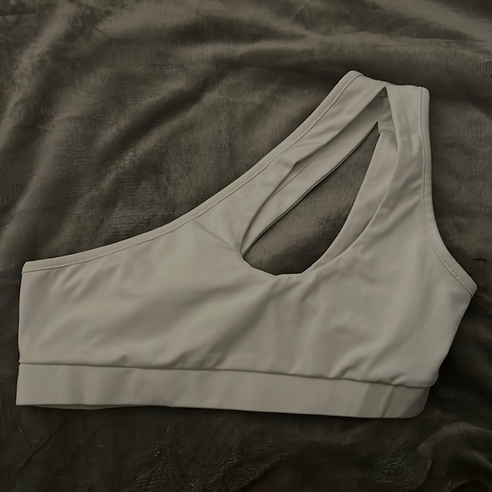 never worn sports bra